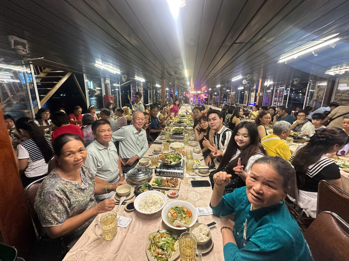 Bữa ăn tại nhà hàng miệt vườn trong hành trình tour Miền Tây cùng Du Lịch Bình Minh.