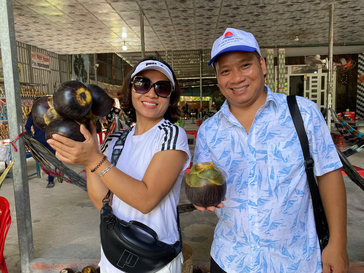 Bữa ăn tại nhà hàng miệt vườn trong hành trình tour Miền Tây cùng Du Lịch Bình Minh.