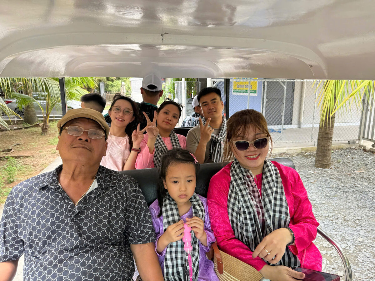 Bữa ăn tại nhà hàng miệt vườn trong hành trình tour Miền Tây cùng Du Lịch Bình Minh.