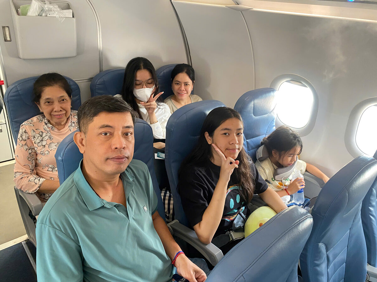 Di chuyển bằng máy bay trong hành trình tour Miền Tây cùng Du Lịch Bình Minh.