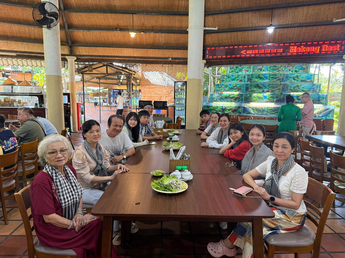 Trạm dừng chân Mekong Rest Stop trong hành trình tour Miền Tây cùng Du Lịch Bình Minh.