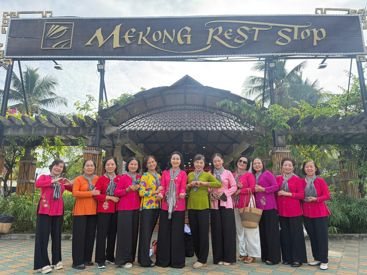 Trạm dừng chân Mekong Rest Stop trong hành trình tour Miền Tây cùng Du Lịch Bình Minh.