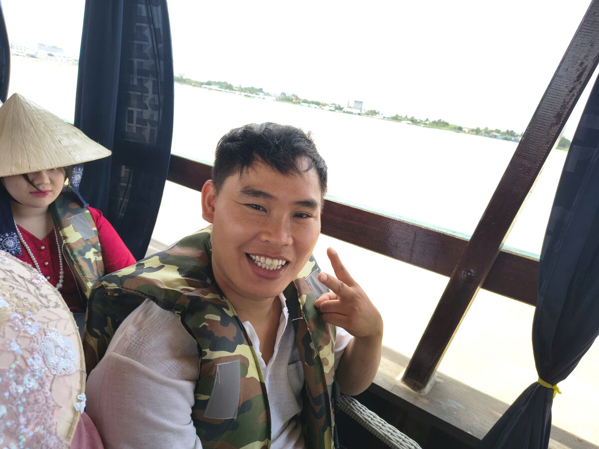 Đi tàu, ca nô trên sông trong hành trình tour Miền Tây cùng Du Lịch Bình Minh.