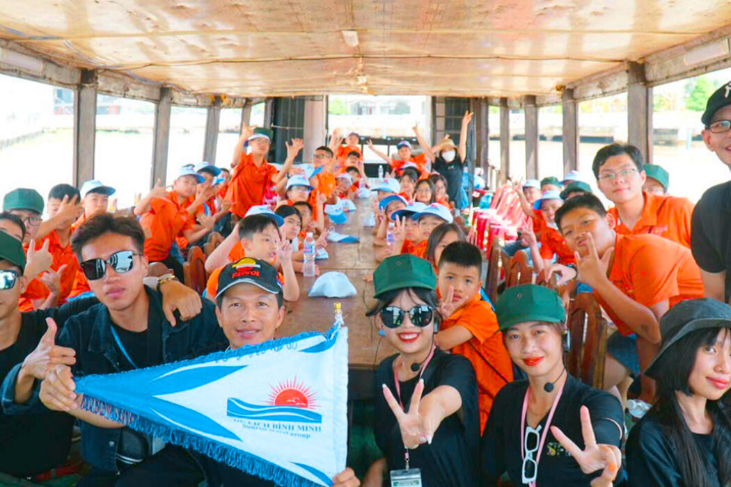 Đi tàu, ca nô trên sông trong hành trình tour Miền Tây cùng Du Lịch Bình Minh.