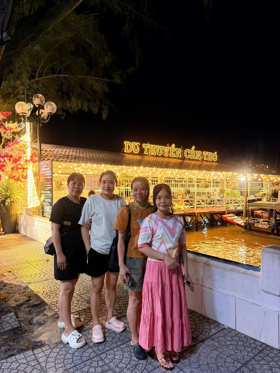 Ảnh thực tế khách du lịch bến Ninh Kiều cùng Du Lịch Bình Minh
