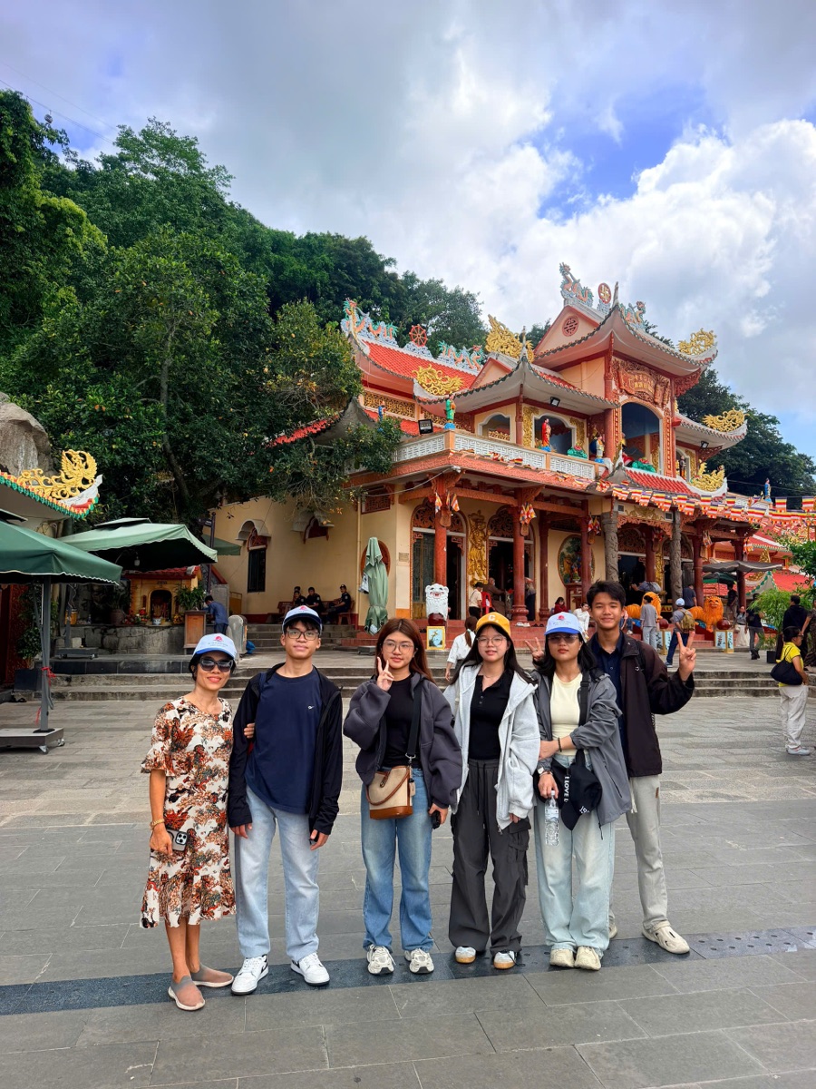 Ảnh thực tế khách check-in tại Điện Bà núi Bà Đen — 2