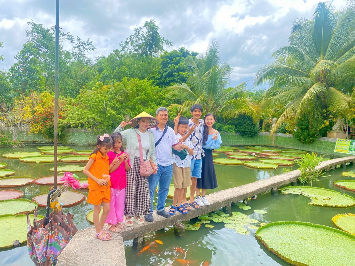 Ảnh thực tế khách du lịch chùa Phước Kiển lá sen cùng Du Lịch Bình Minh