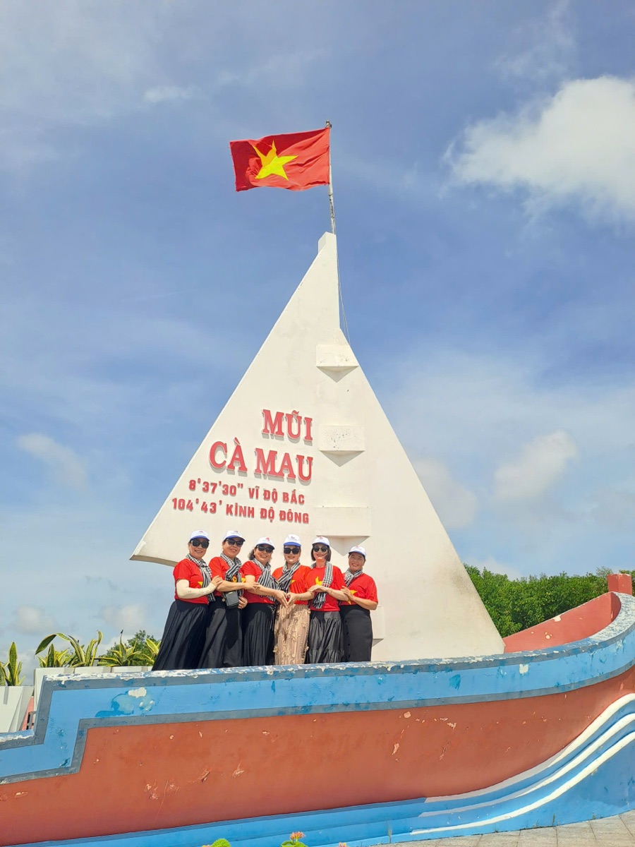 Ảnh thực tế khách du lịch Đất Mũi Cà Mau cùng Du Lịch Bình Minh — 2