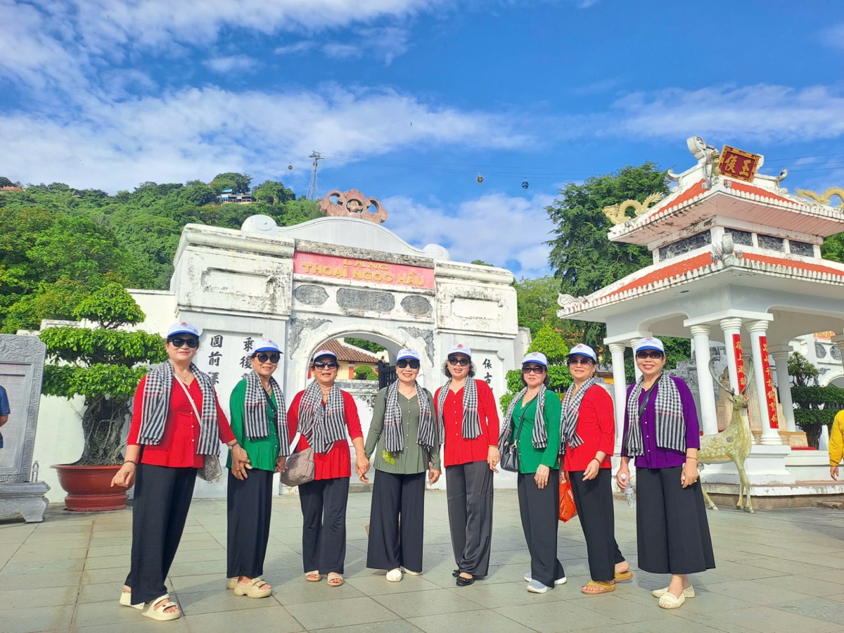 Ảnh thực tế khách check-in tại núi Sam, Châu Đốc — 3