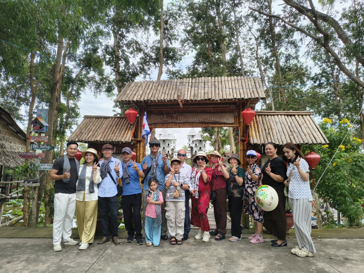 Ảnh thực tế khách check-in tại núi Sam, Châu Đốc