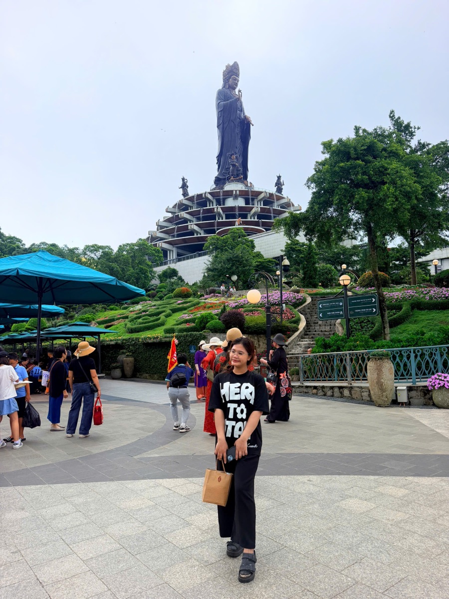 Ảnh thực tế khách check-in tại tượng Phật Bà núi Bà Đen — 3