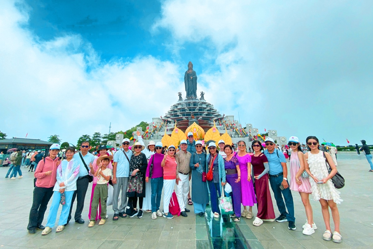 Ảnh thực tế khách check-in tại tượng Phật Bà núi Bà Đen — 12