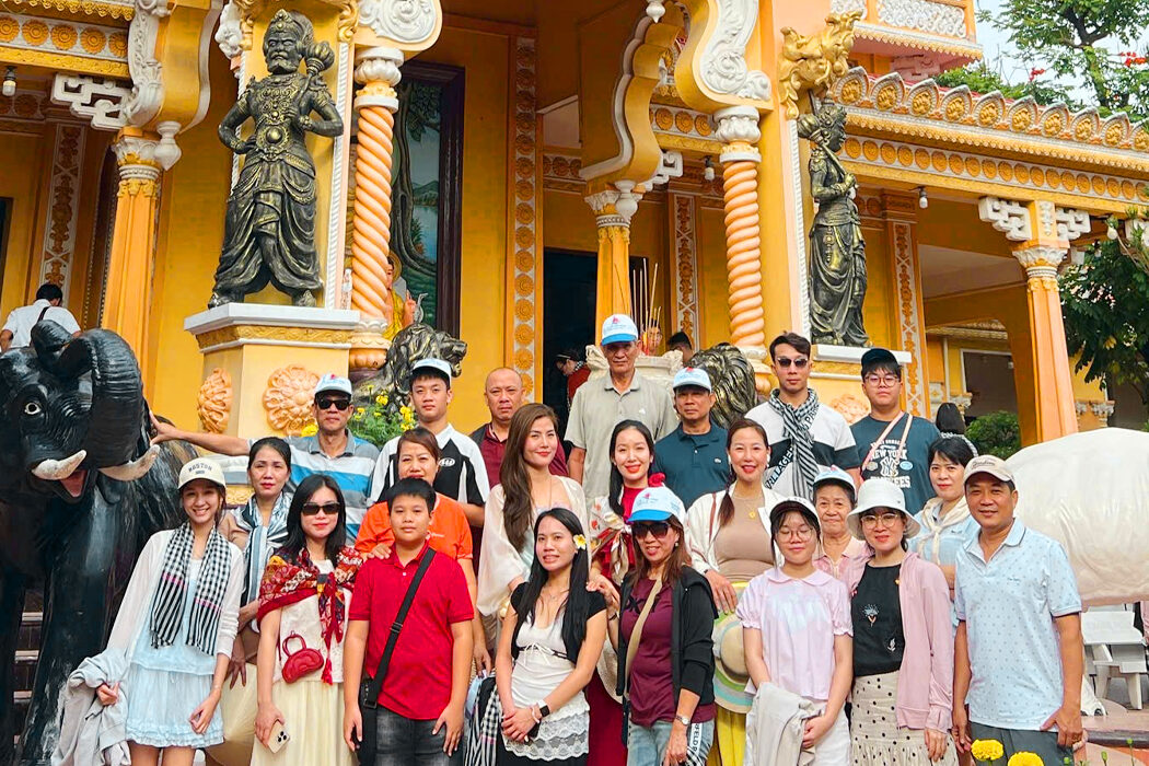 Đoàn khách Du Lịch Bình Minh tại Lăng Thoại Ngọc Hầu, An Giang - chân Núi Sam, Châu Đốc.