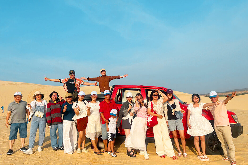 Đoàn khách Du Lịch Bình Minh tại Mũi Né, Bình Thuận - Phan Thiết.