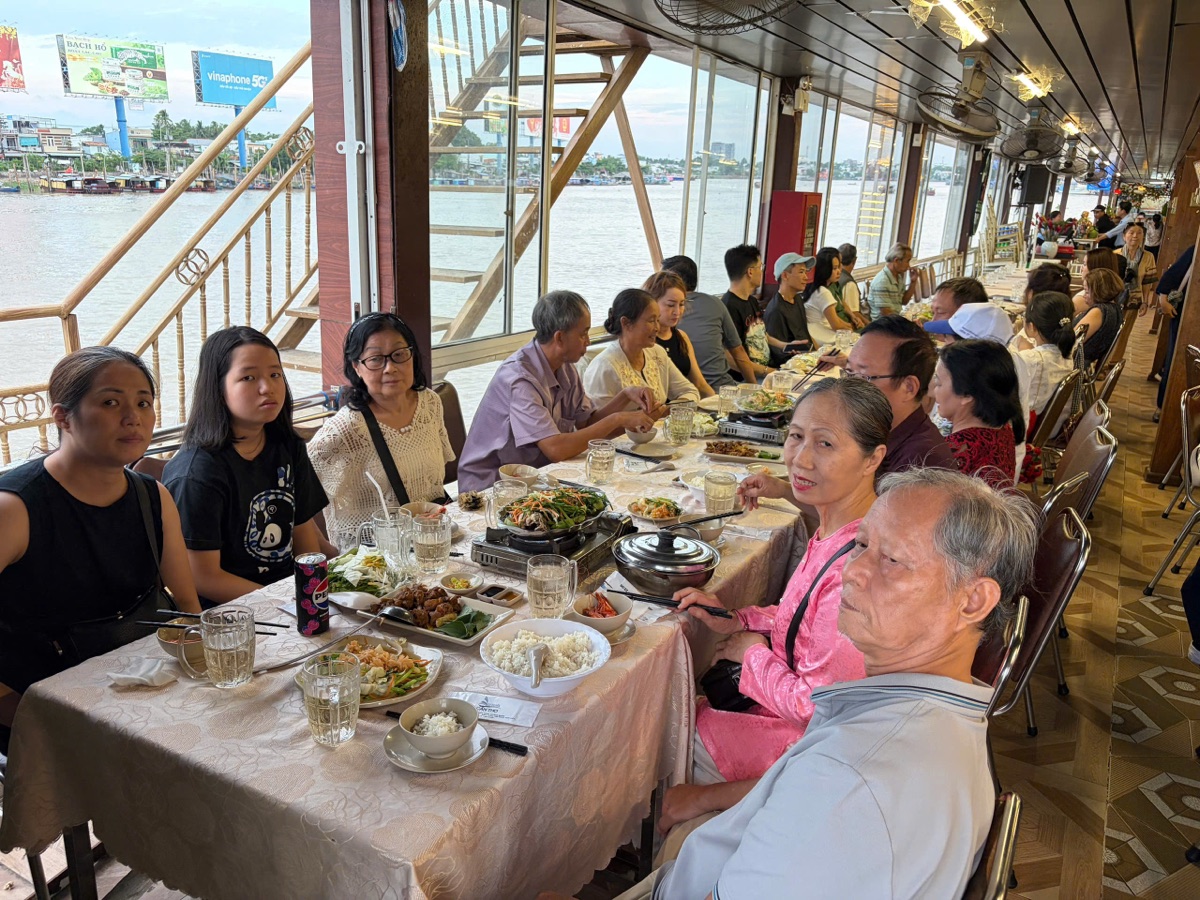 Ảnh thực tế khách check-in tại nhà hàng miệt vườn trong tour — 10