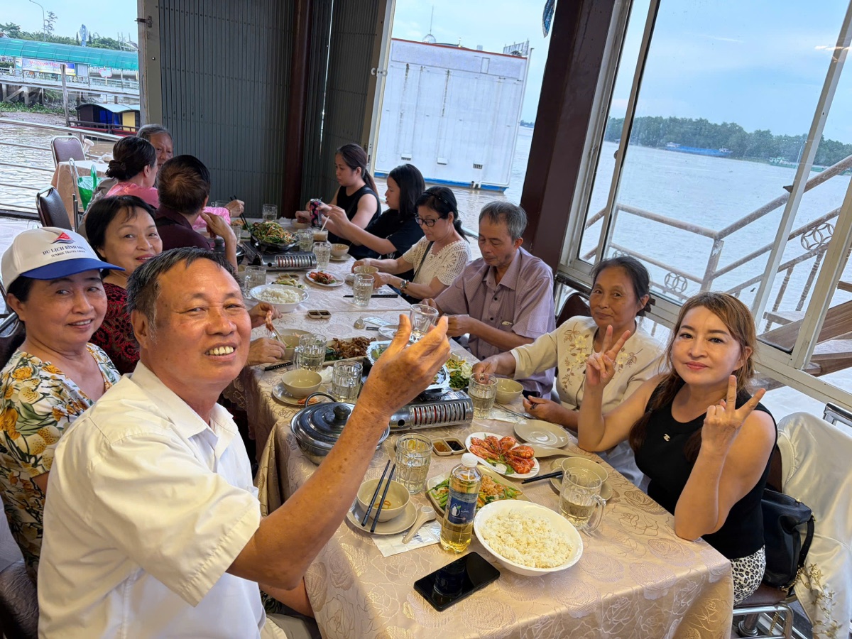Ảnh thực tế khách check-in tại nhà hàng miệt vườn trong tour — 11