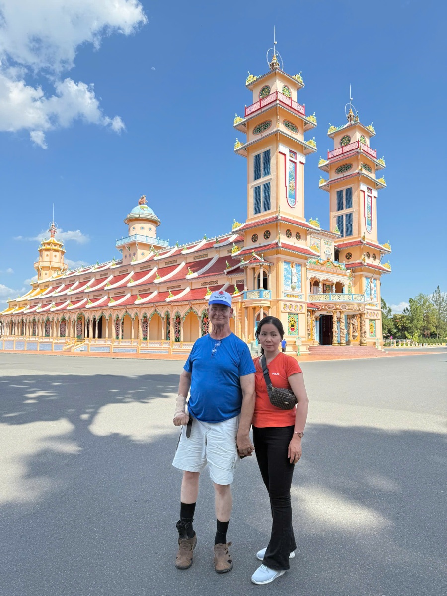 Ảnh thực tế khách check-in tại Tòa Thánh Cao Đài Tây Ninh