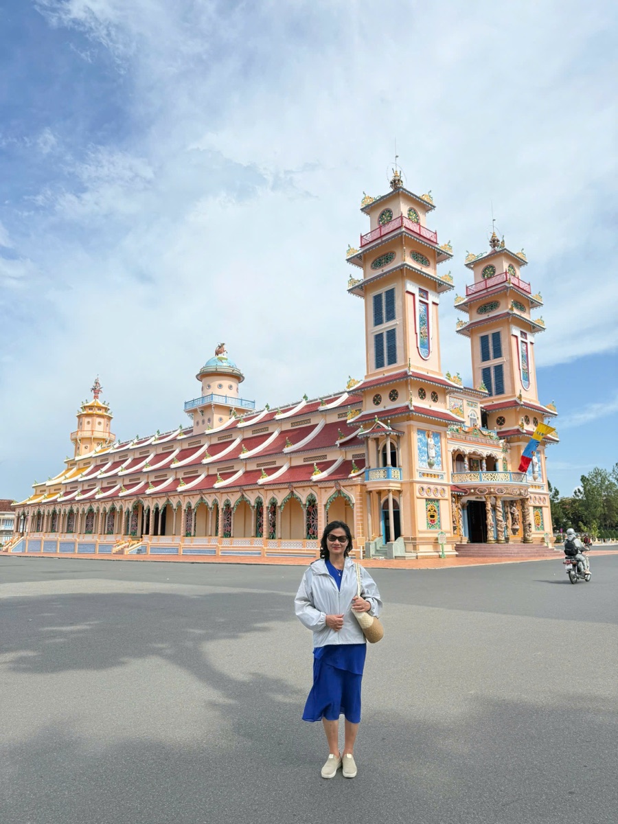 Ảnh thực tế khách check-in tại Tòa Thánh Cao Đài Tây Ninh