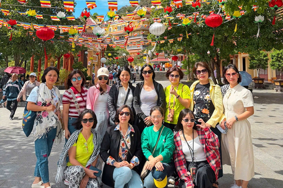 Ảnh thực tế khách check-in tại Tòa Thánh Cao Đài Tây Ninh