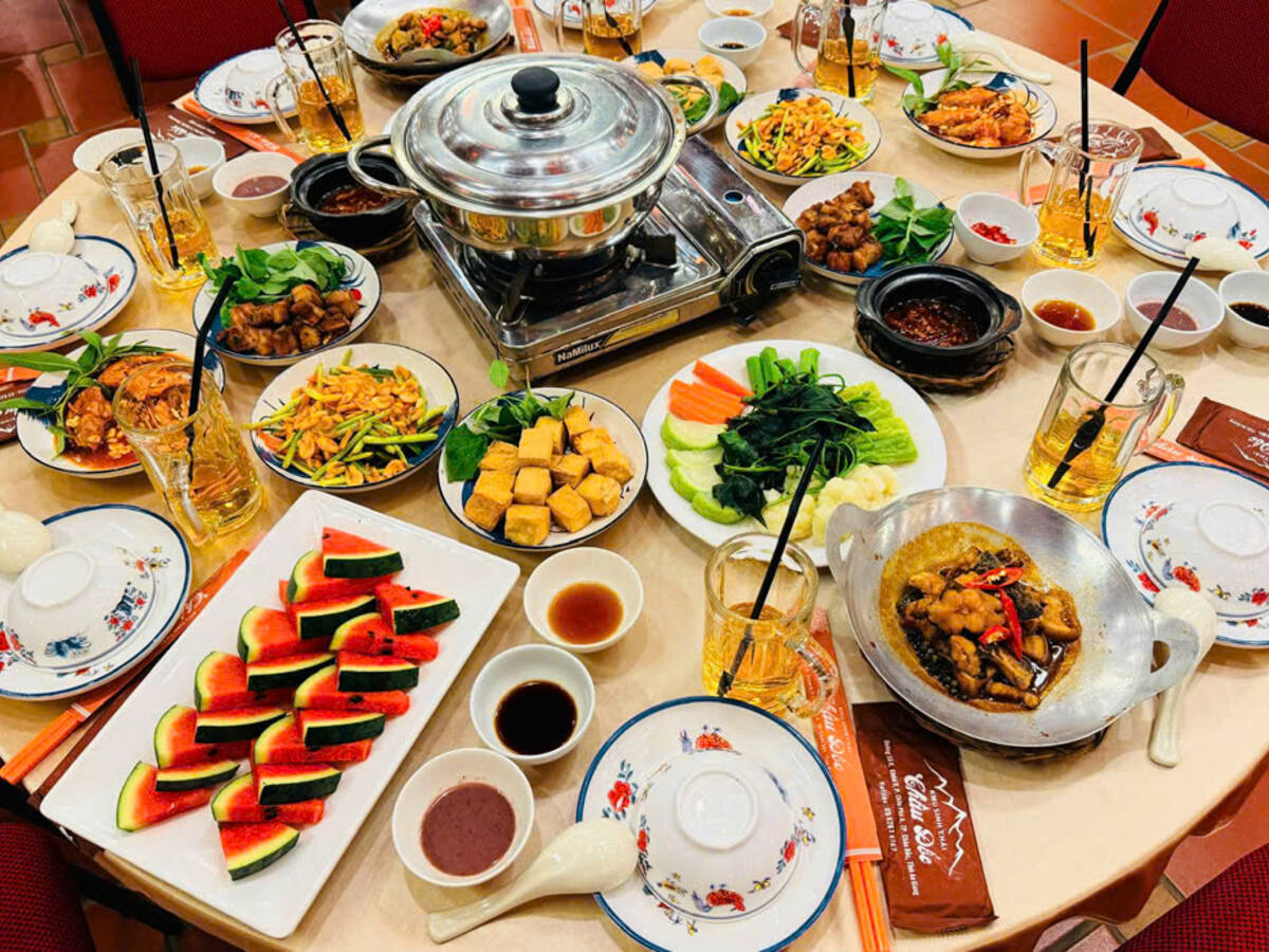 Mâm cơm miền Tây của đoàn tour Châu Đốc Hà Tiên Cà Mau