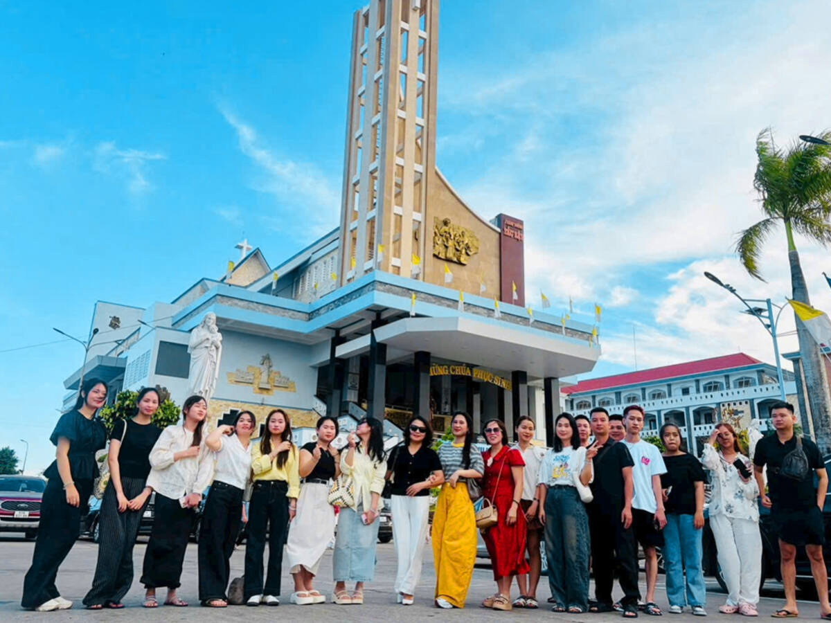 Nhà thờ Tắc Sậy, nơi có mộ Cha Trương Bửu Diệp - ảnh thật khách đi tour 8 tỉnh Miền Tây 4 ngày 3 đêm cùng Du Lịch Bình Minh