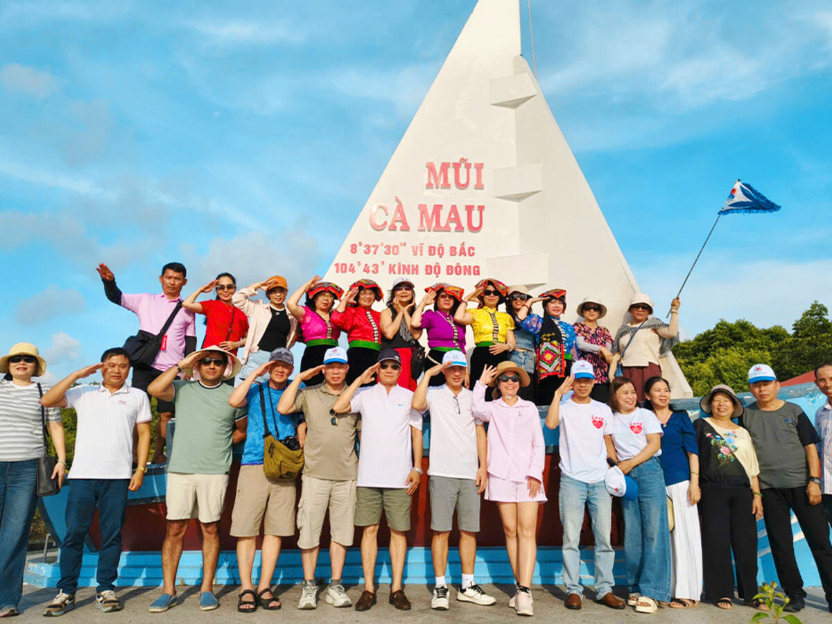 Biểu tượng Mũi Cà Mau - ảnh thật khách đi tour 8 tỉnh Miền Tây 4 ngày 3 đêm cùng Du Lịch Bình Minh
