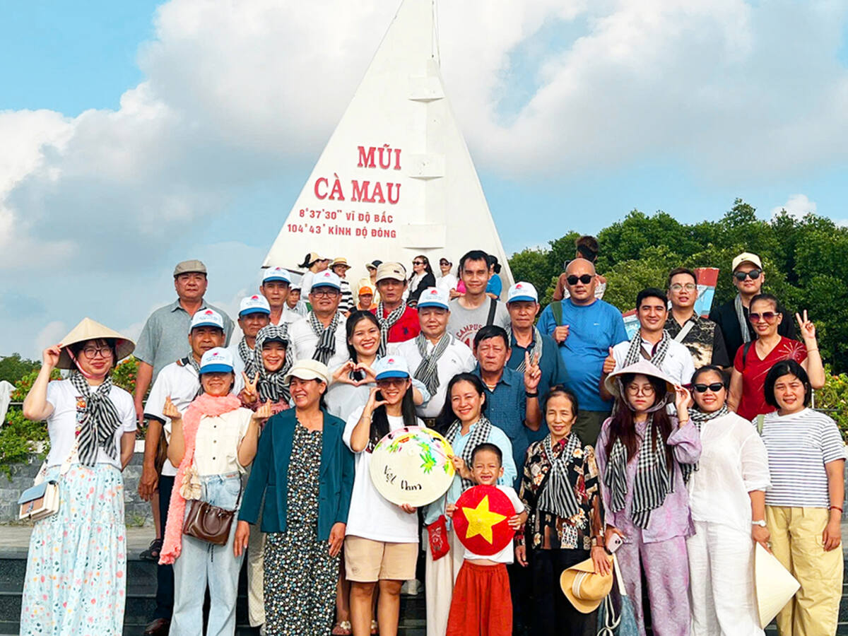 Biểu tượng Mũi Cà Mau - ảnh thật khách đi tour 8 tỉnh Miền Tây 4 ngày 3 đêm cùng Du Lịch Bình Minh