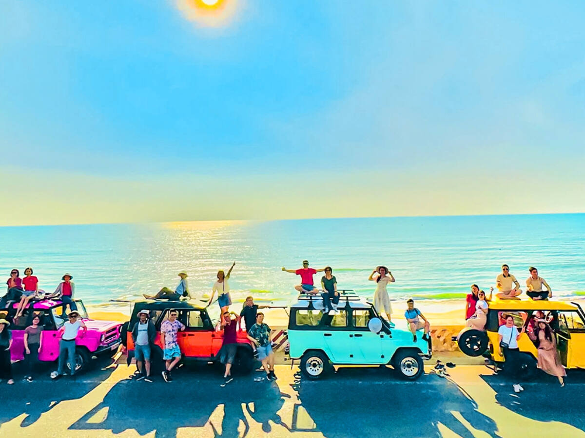 Jeep Tour trên bãi biển Mũi Né - ảnh thật khách đi tour Mũi Né 2 ngày 1 đêm cùng Du Lịch Bình Minh