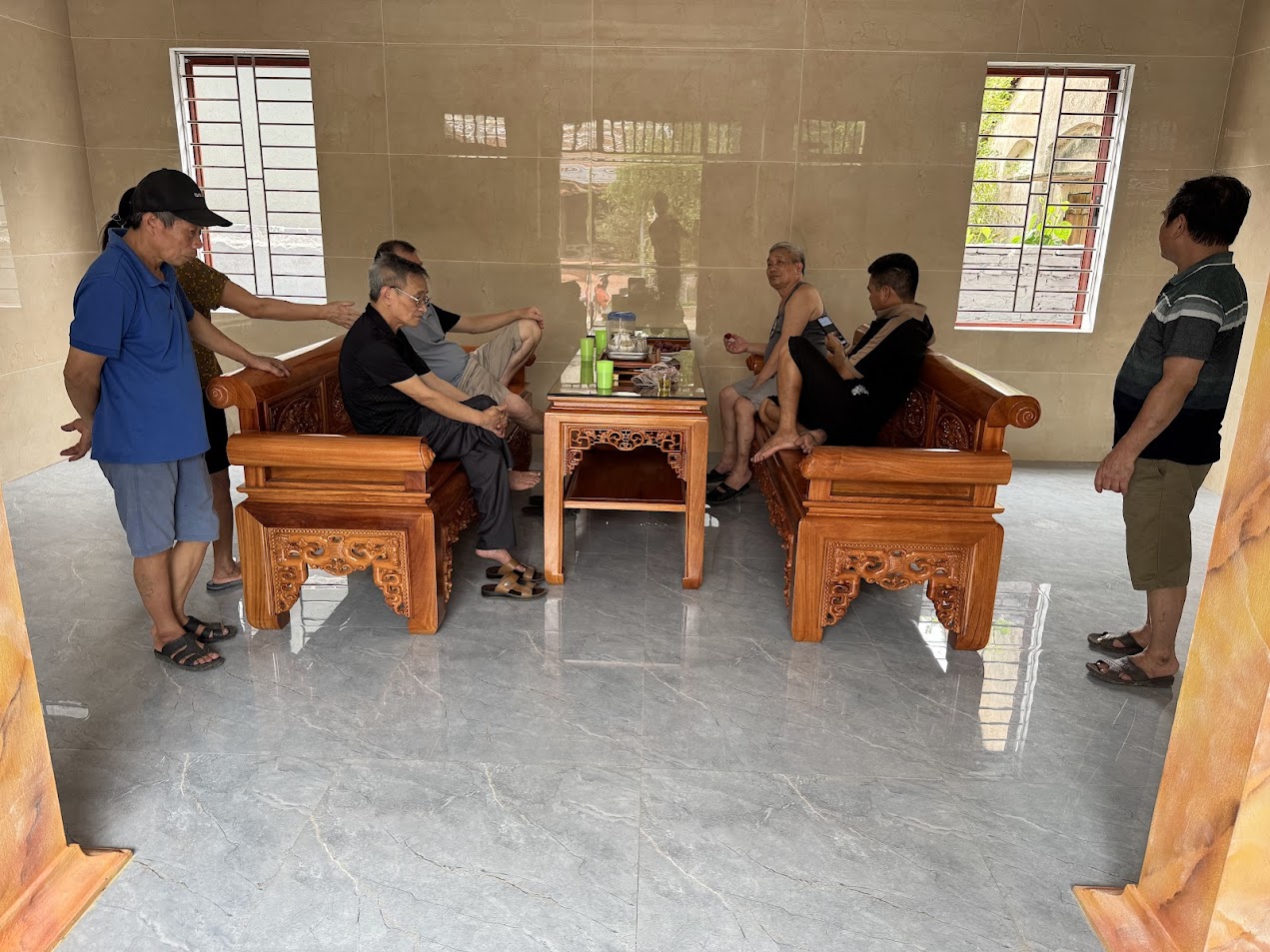 Chuẩn bị nhà mới – Top 5 bộ bàn ghế trường kỷ gỗ đẹp nên mua trước Tết