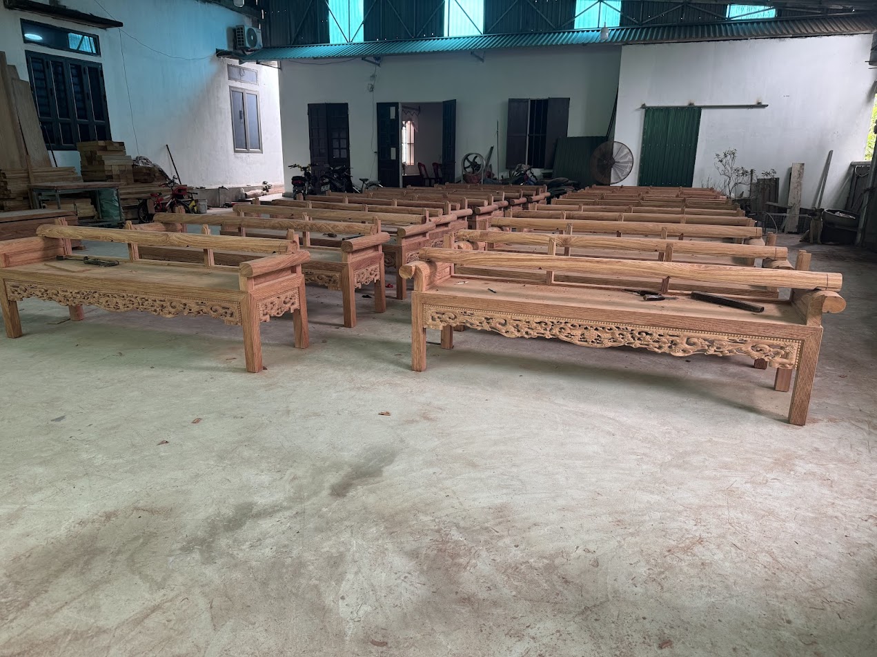 Tháng 7 – Có nên mua đồ gỗ vào mùa mưa? Những lưu ý để tránh cong vênh, ẩm mốc