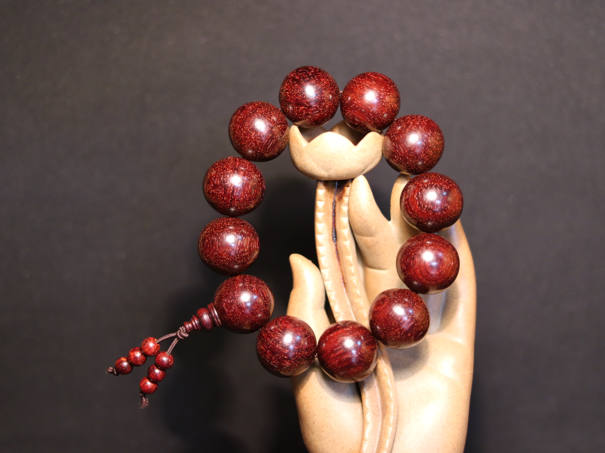 Một số tiêu chí giúp ta phân biệt các loại vòng tay Tử Đàn