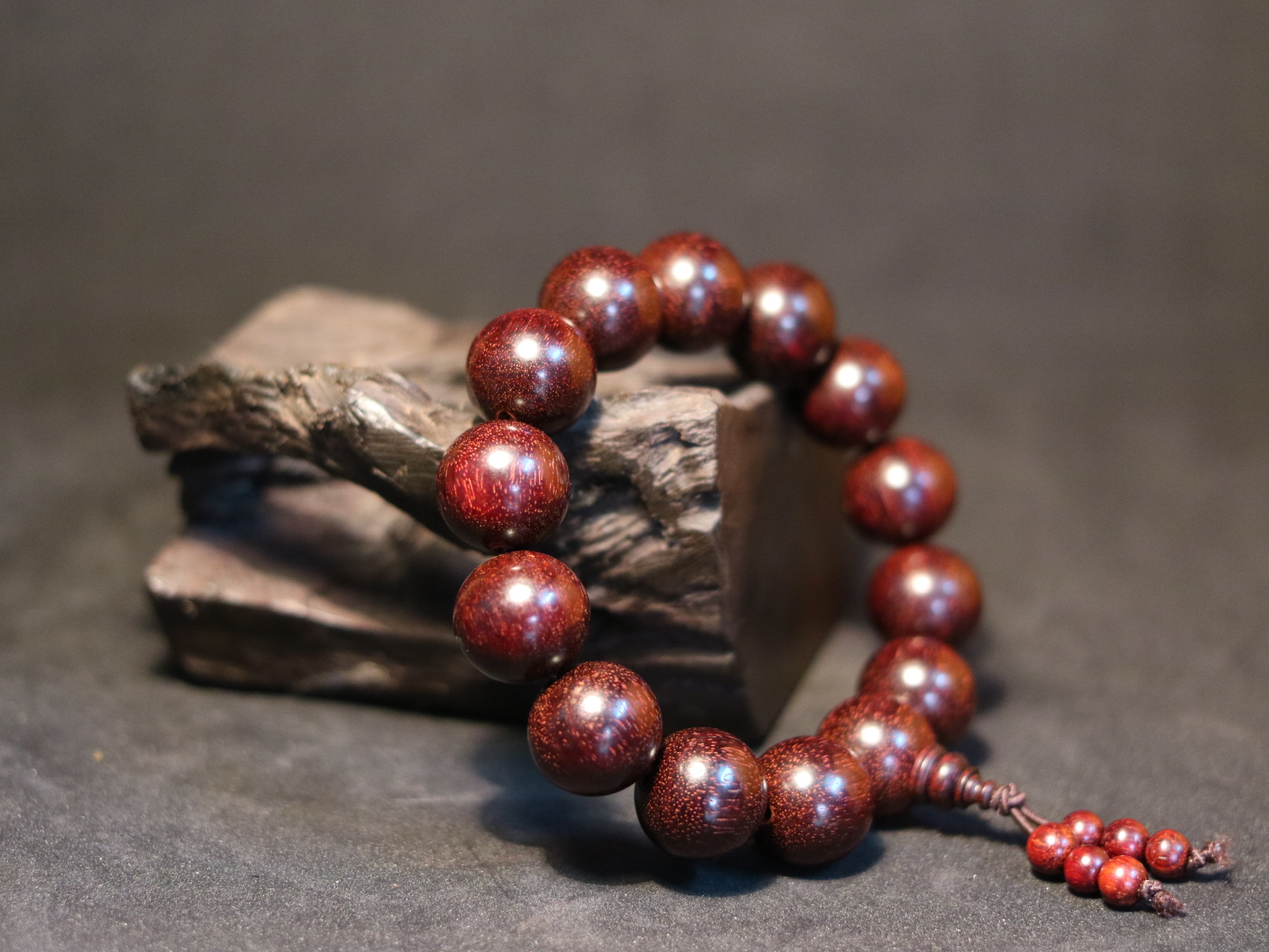 Gỗ tử đàn Việt Nam | Vòng tay gỗ phát lộc cho nam giới