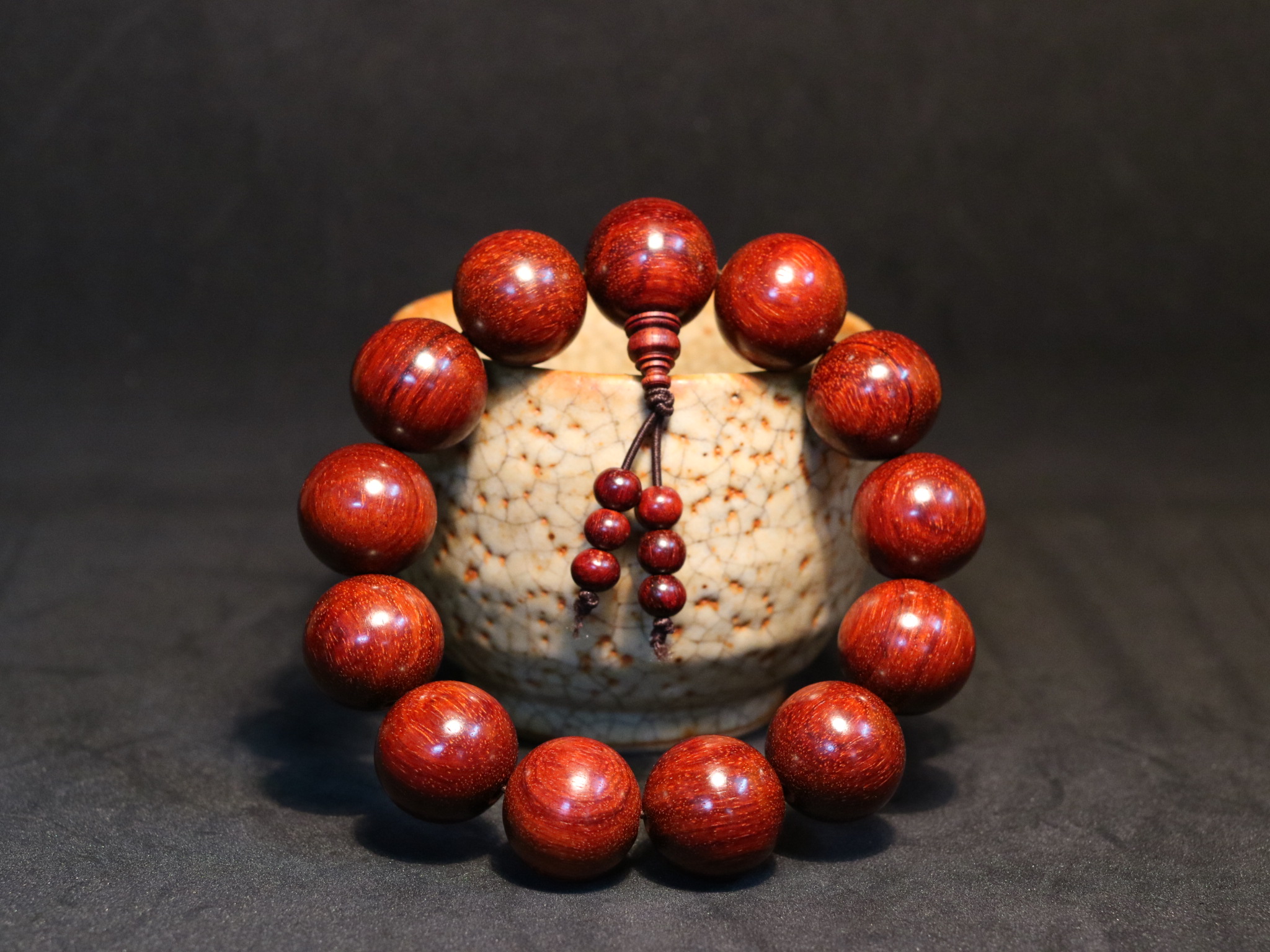 Bạn đã biết chọn vòng đeo tay gỗ Tử Đàn sao cho chuẩn nhất chưa?