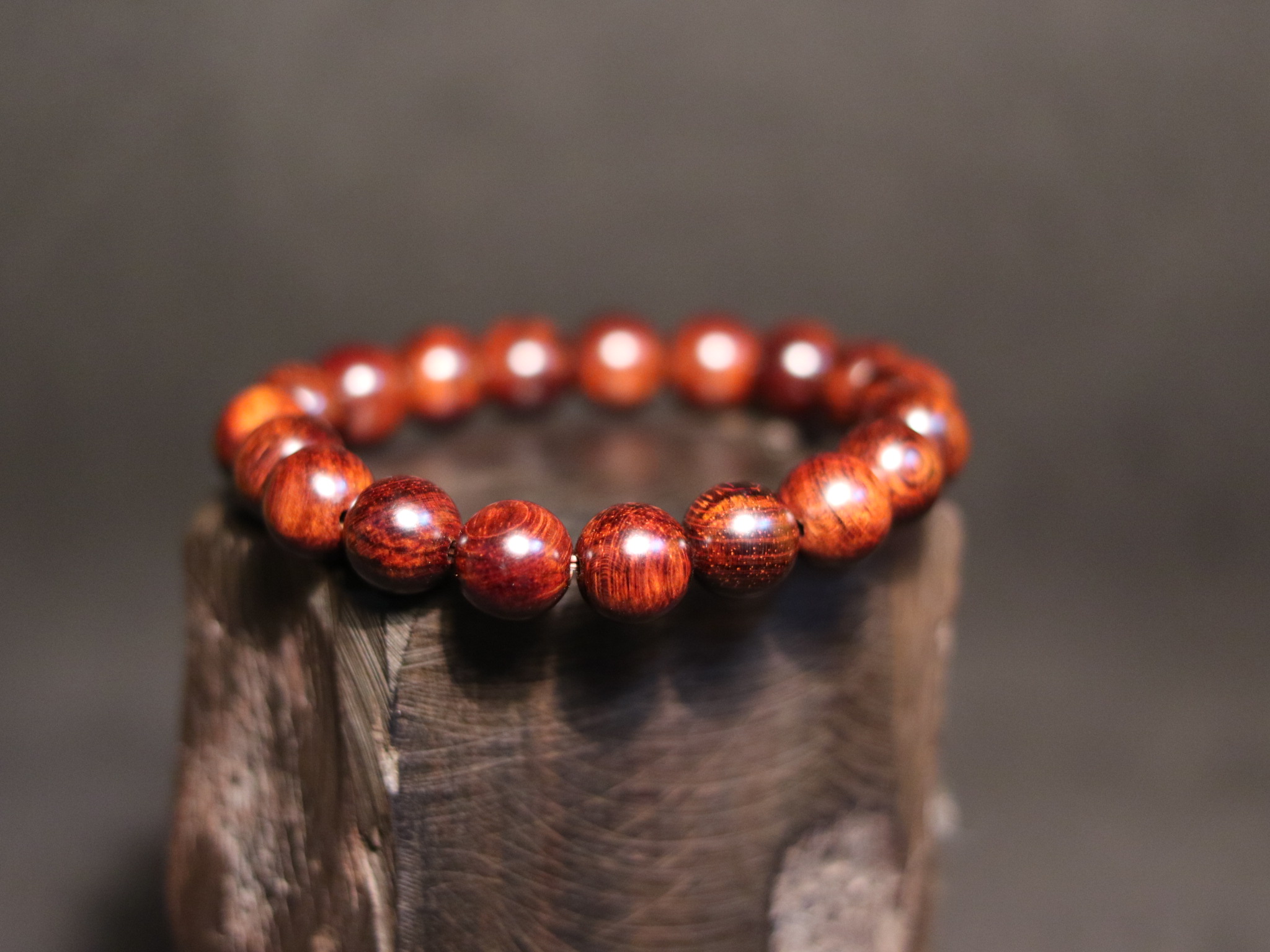 Vòng Gỗ Tử Đàn cho nữ giới - Nâng tầm phong cách