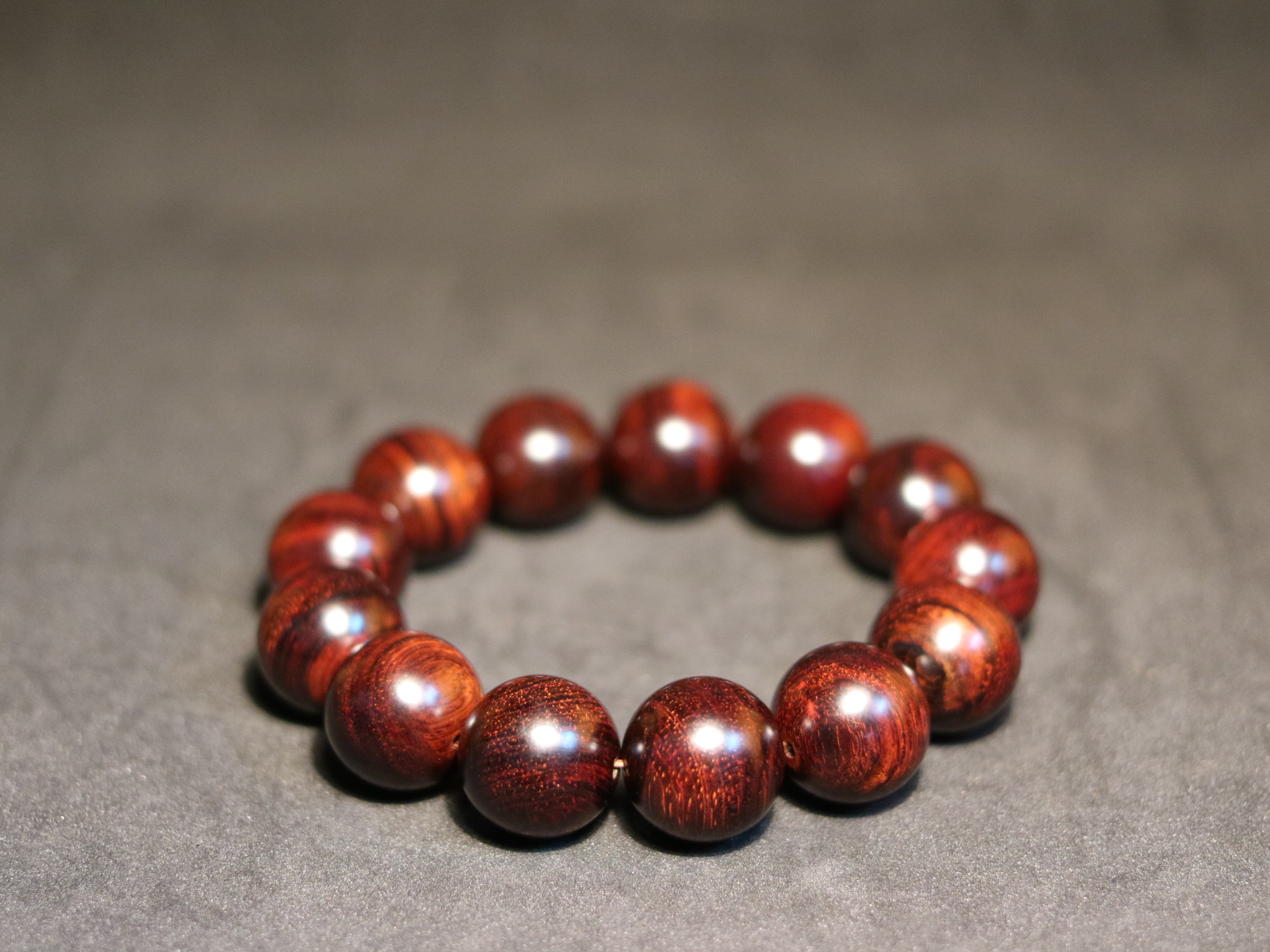 Cách phân biệt Gỗ Tử Đàn lá nhỏ và lá to chính xác nhất