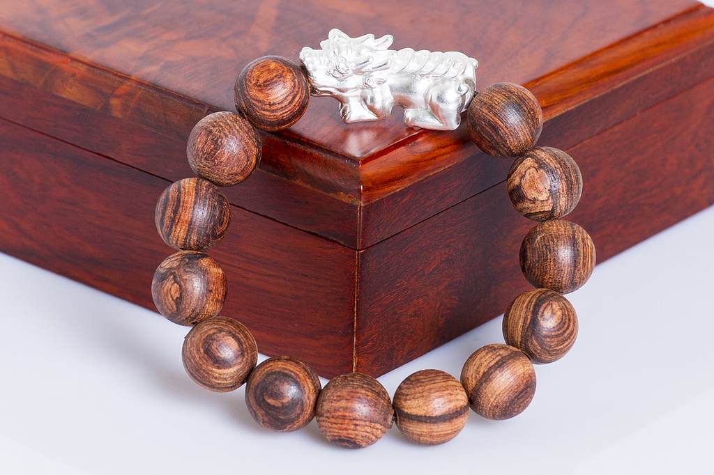 Tổng hợp các mẫu vòng gỗ đẹp được yêu thích nhất năm 2016