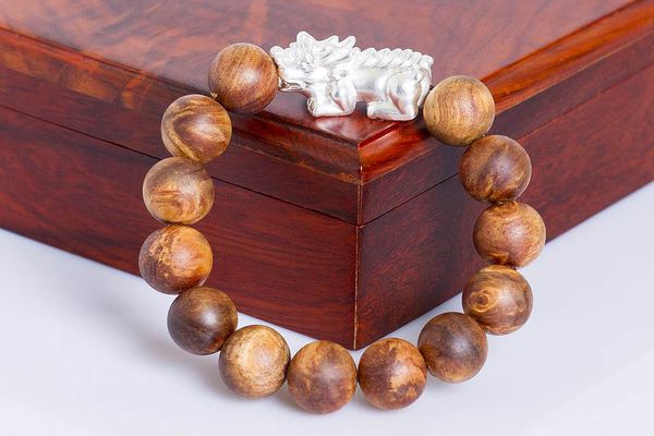 Vòng tay gỗ Huyết Long Hà Nội