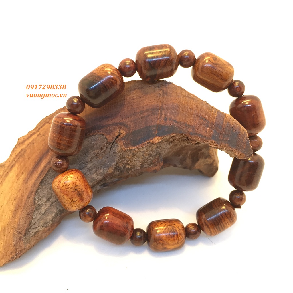Ai nên đeo vòng tay gỗ sưa đỏ phong thủy?