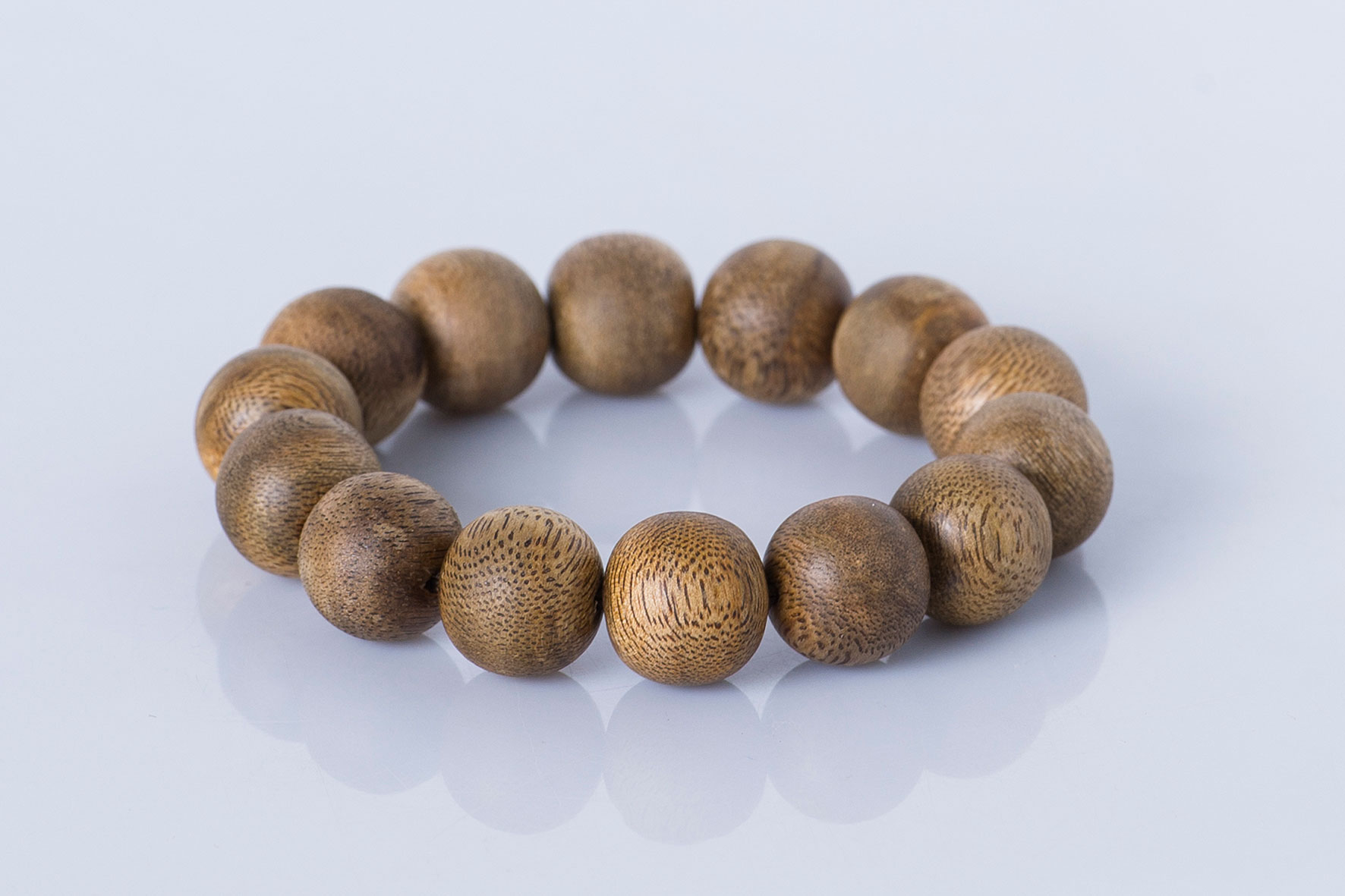 Cách đeo vòng tay đúng phong thủy