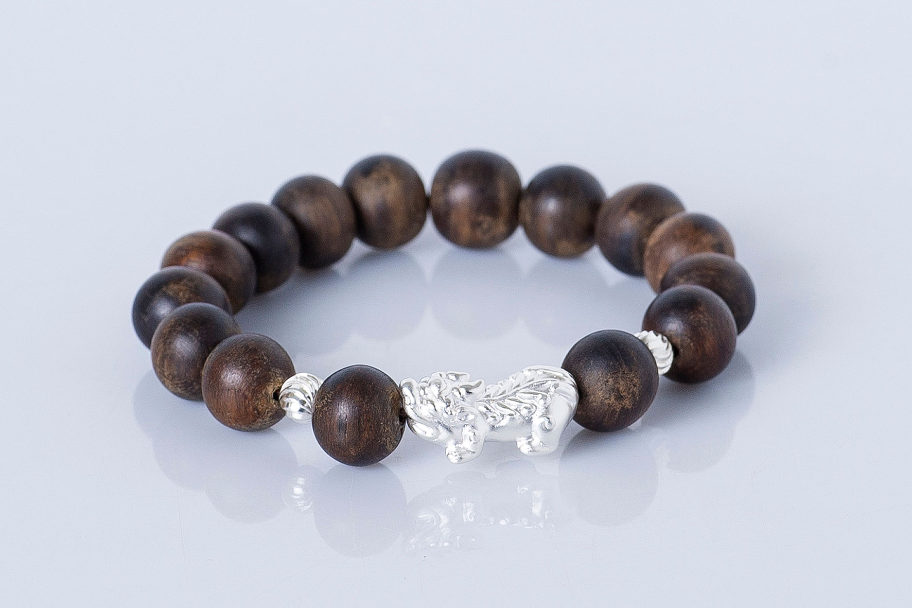 Cách chọn vòng tay gỗ trầm hương