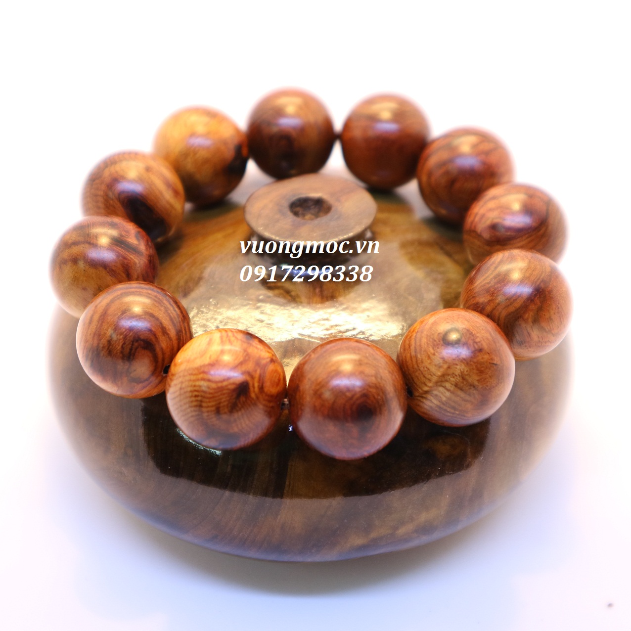 Vòng tay gỗ sưa đỏ - biểu tượng cho sự may mắn