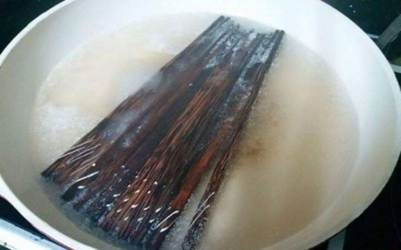 Cách tẩy đũa tre bị mốc​ hiệu quả bằng nước nóng