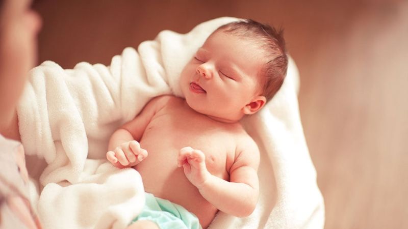 Đốt trầm hương giúp bé ngủ ngon và thư giãn