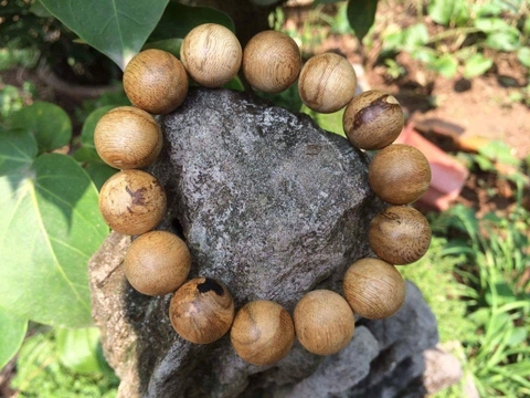 Vòng gỗ tràm hương