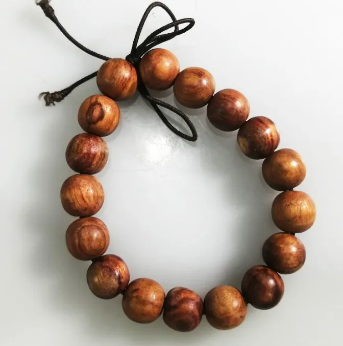 Vòng tay phong thủy cho mệnh kim 