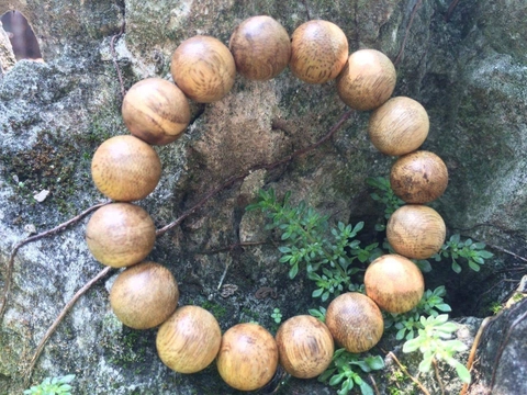 Vòng tay trầm hương