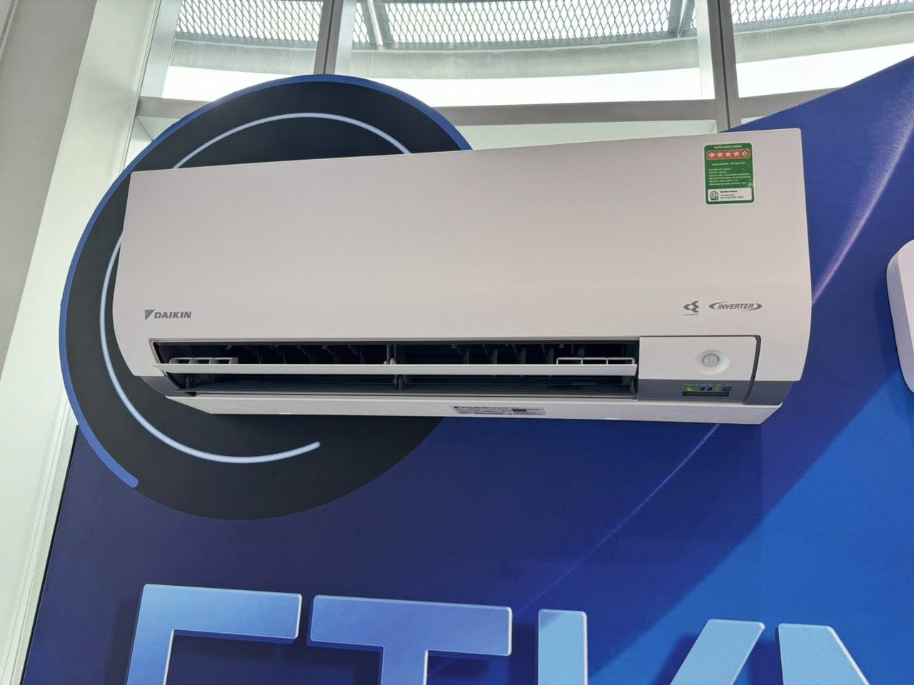 Máy Lạnh Daikin FTKM60AVMV Inverter 2.5HP Model 2026 Có Tốt Không?