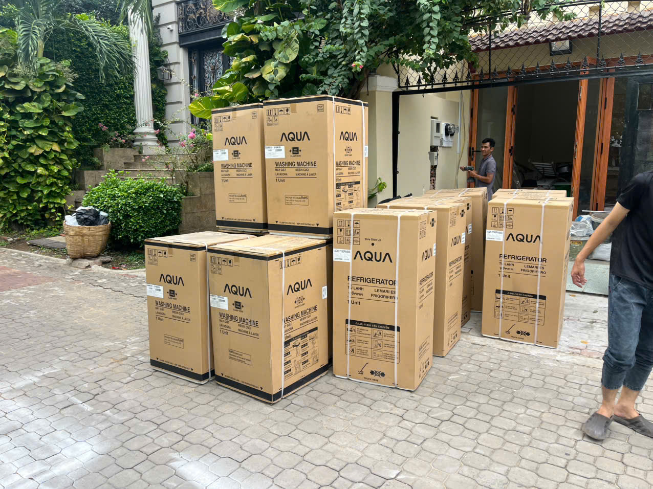 Tủ lạnh Aqua 130 lít AQR-T160FA(BS)
