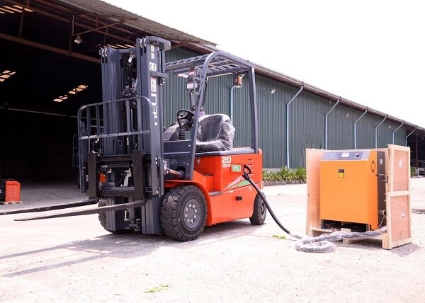 Pin lithium giúp tối ưu không gian phòng sạc xe nâng như thế nào?