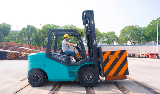 Xe Nâng 4.0 - 5.0 Tấn: Giải Pháp Nâng Hạ Hàng Nặng An Toàn Và Bền Bỉ Cho Doanh Nghiệp